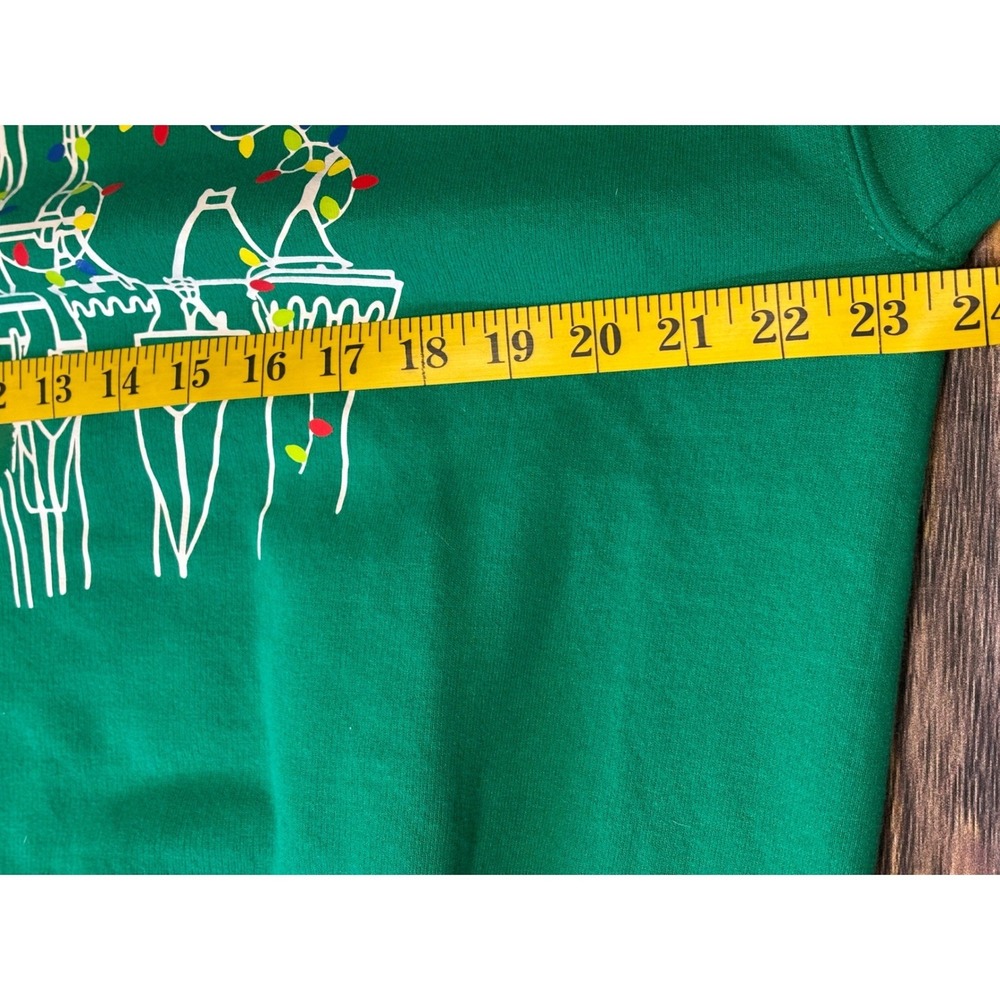 Sweatshirt Mens L/G Green Castle Christmas Graphic Print Preshrunk Pullover - Picture 7 of 12